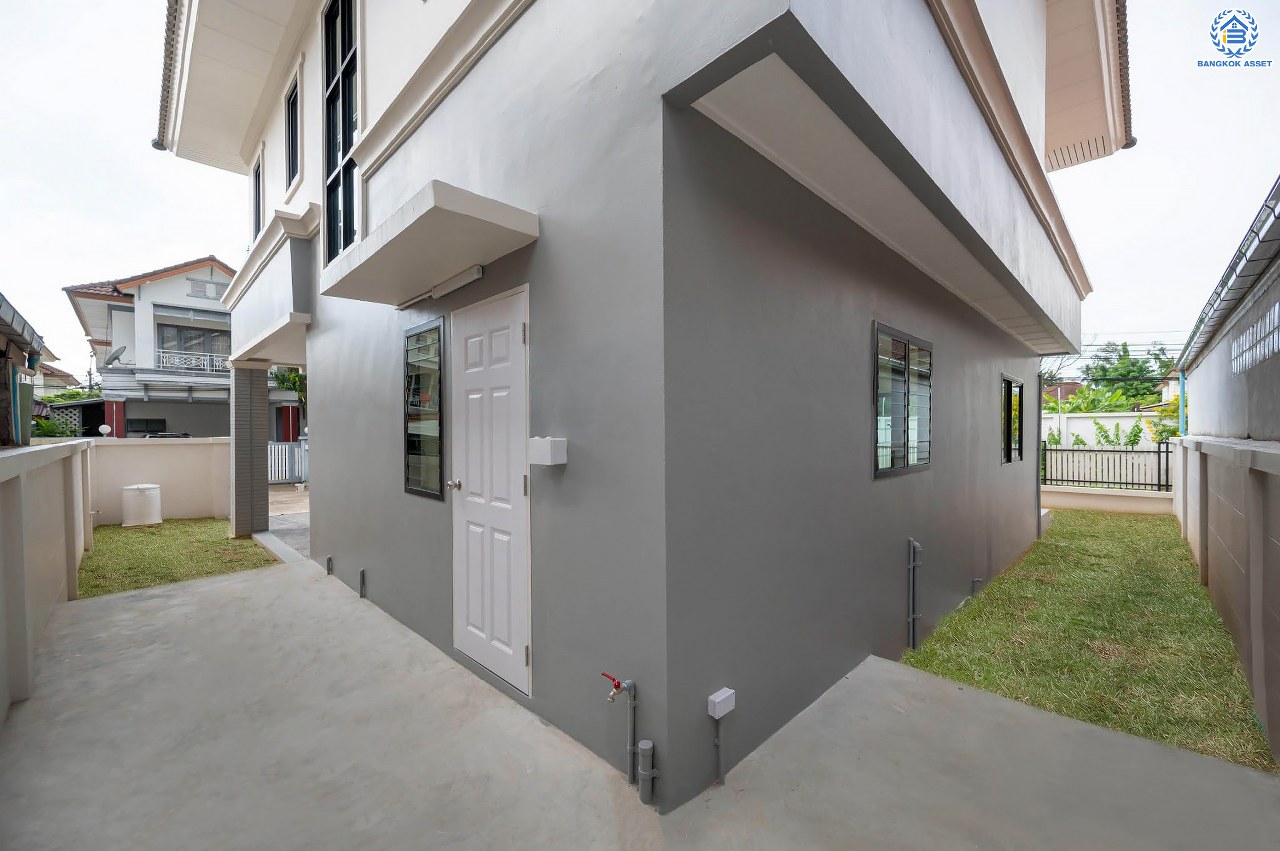 บ้านมือสองตกแต่งใหม่ โครงการ ธารา ราชพฤกษ์-ปิ่นเกล้า บ้านสวย พร้อมอยู่ เนื้อที่ 58.7 ตร.ว. ฟังก์ชัน 3 ห้องนอน 3 ห้องน้ำ จอดรถได้ 2 คัน บนทำเลเชื่อมต่อถนนกาญจนาภิเษก ใกล้รถไฟฟ้าสายสีแดง "สถานีตลิ่งชัน" และจุดขึ้นทางด่วน "ศรีรัช" รายล้อมด้วยสิ่งอำนวยความสะดวกครบครัน